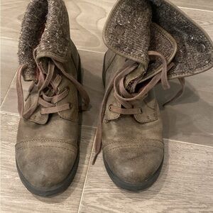 Roxy Brown Lace-Up Boots with Knit Cuff, Sz 8.5